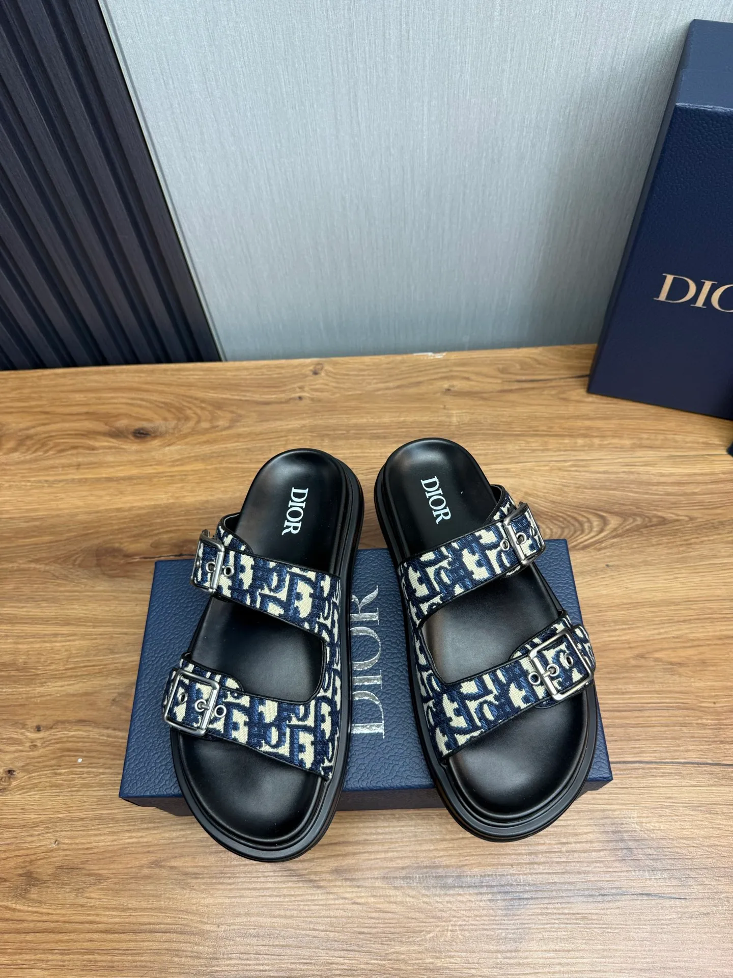 Men's shoes 💰300💰 Dior. Men's slippers 🩴Official website 1:1 production 38-45 yards 45 46 🉑️Customized original material shipped✅
